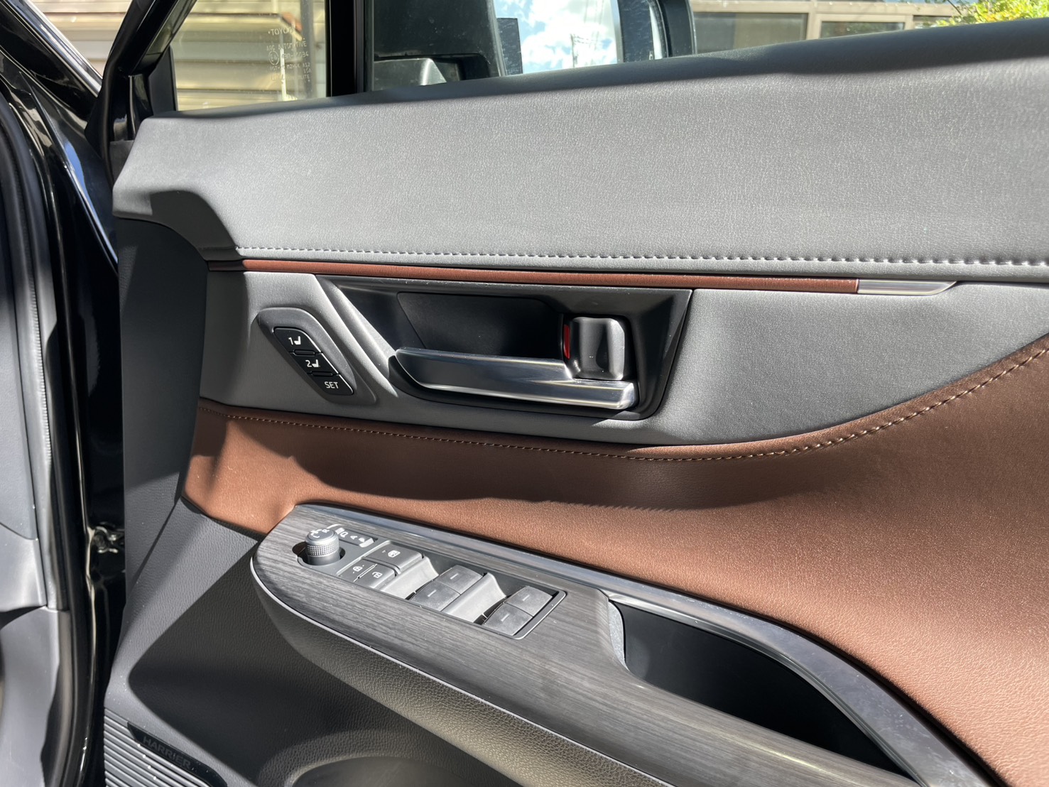 ハリアー　 2.5HYBRID E-Four ZレザーPKG 4WD