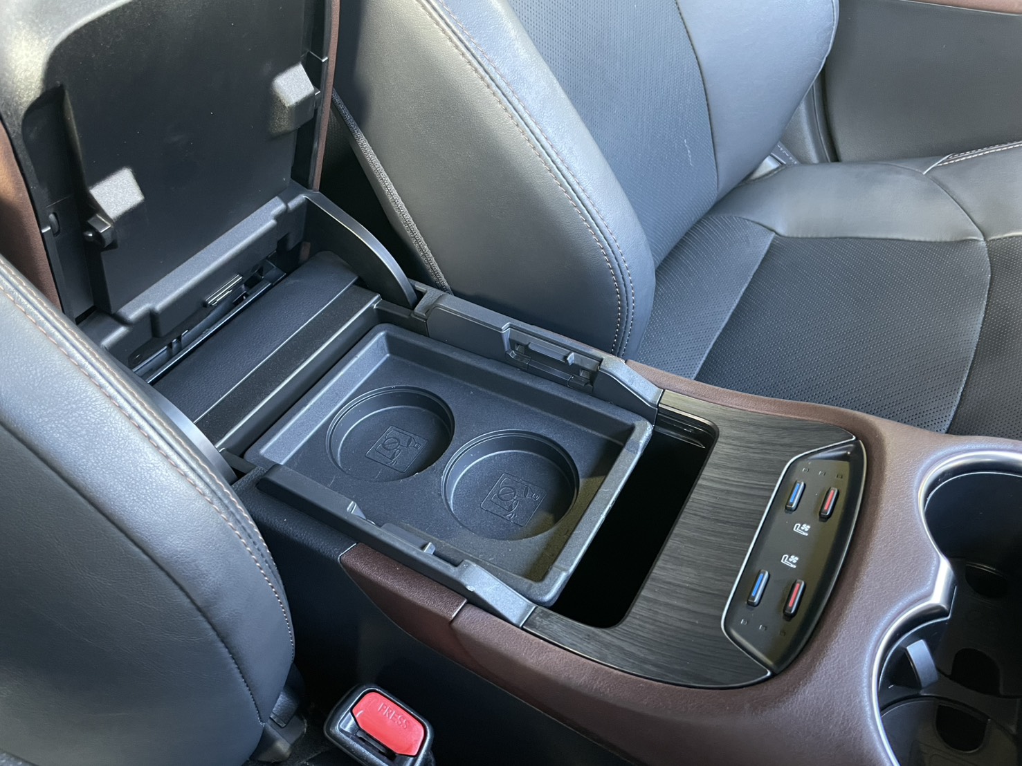 ハリアー　 2.5HYBRID E-Four ZレザーPKG 4WD